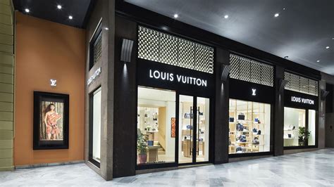 louis vuitton bologna indirizzo|louis vuitton italy website.